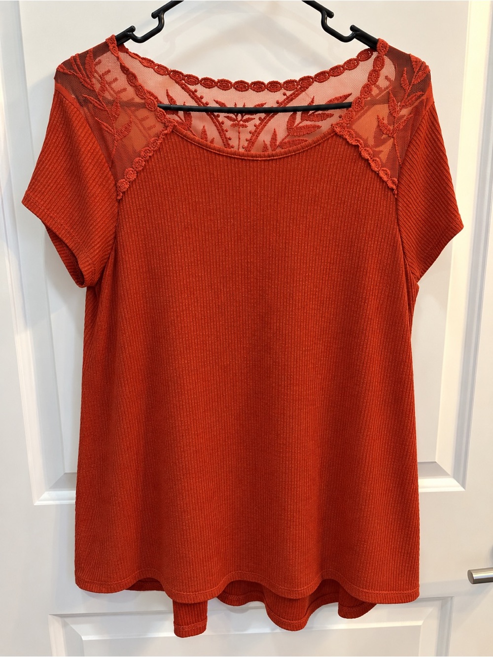 Xhilaration Lace Yoke Short Sleeve Top in Orange Size Medium Like New